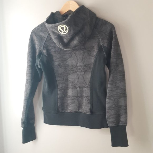 lululemon Scuba Hoodie Black Grey Geometric Leaf Feather Pattern Size 4 - Picture 6 of 14